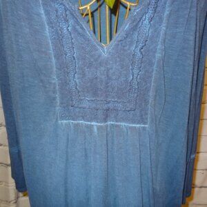 Artesia Dark Blue Long Sleeve V-Neck Tunic w/Pretty Lace, NWOT